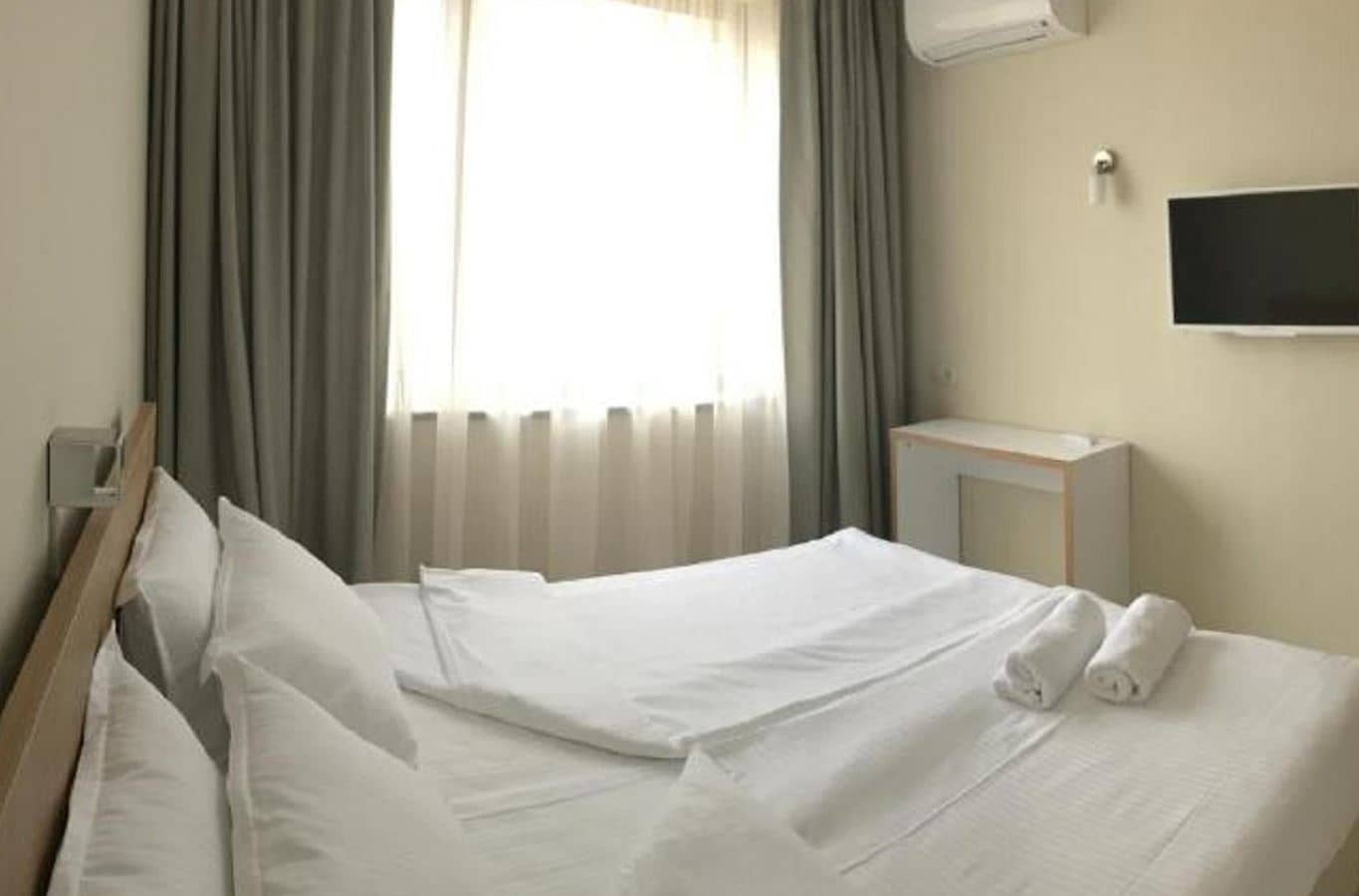 rooms-1-bedroom-standard-apartment-balcony