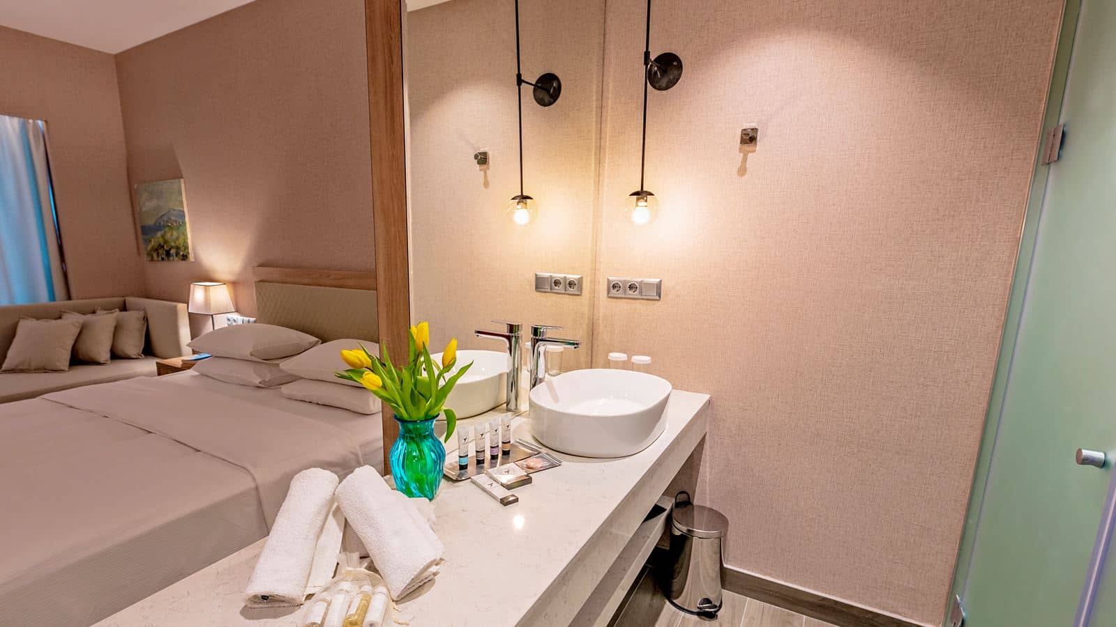 rooms-deluxe-room