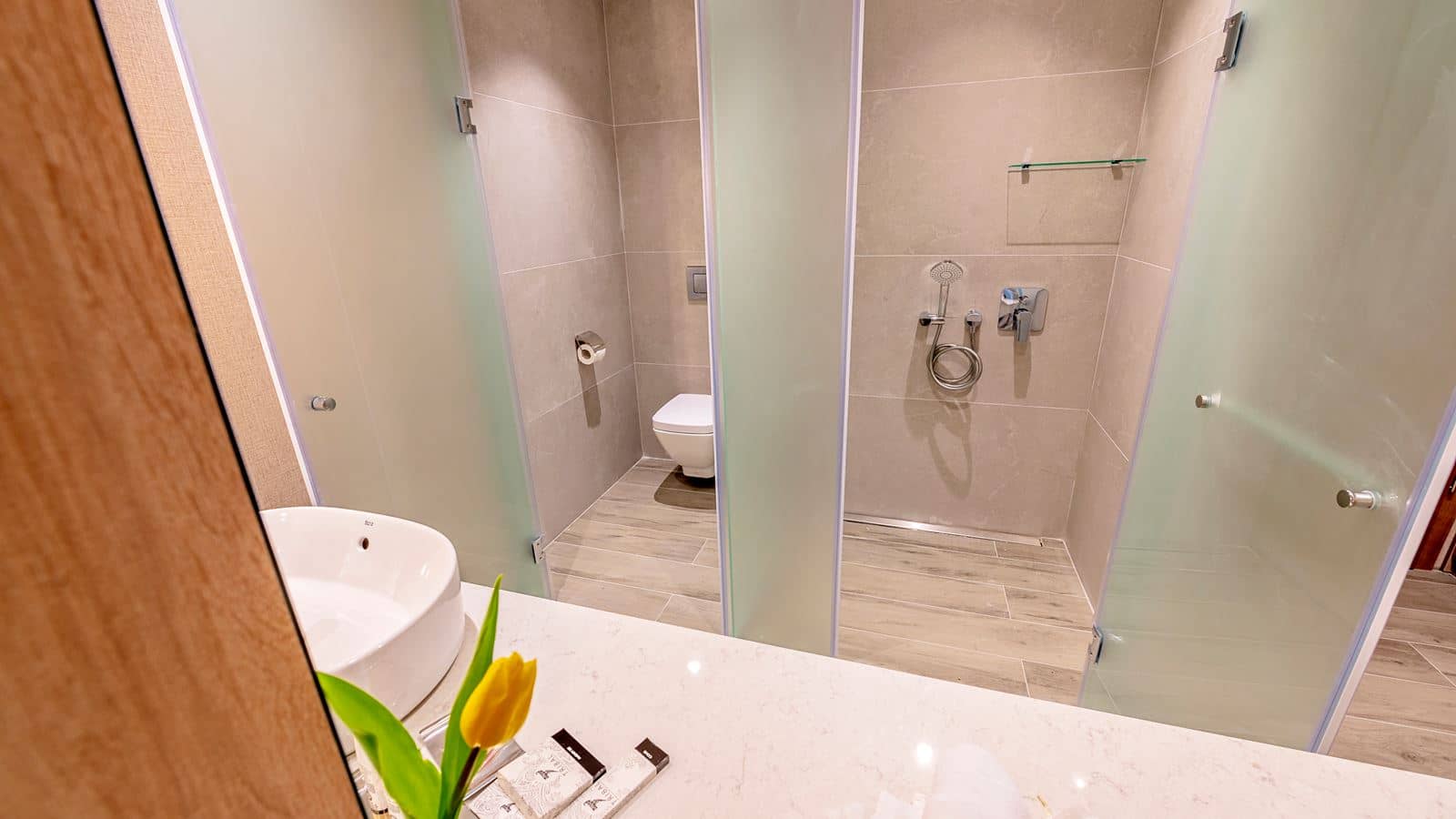 rooms-deluxe-room