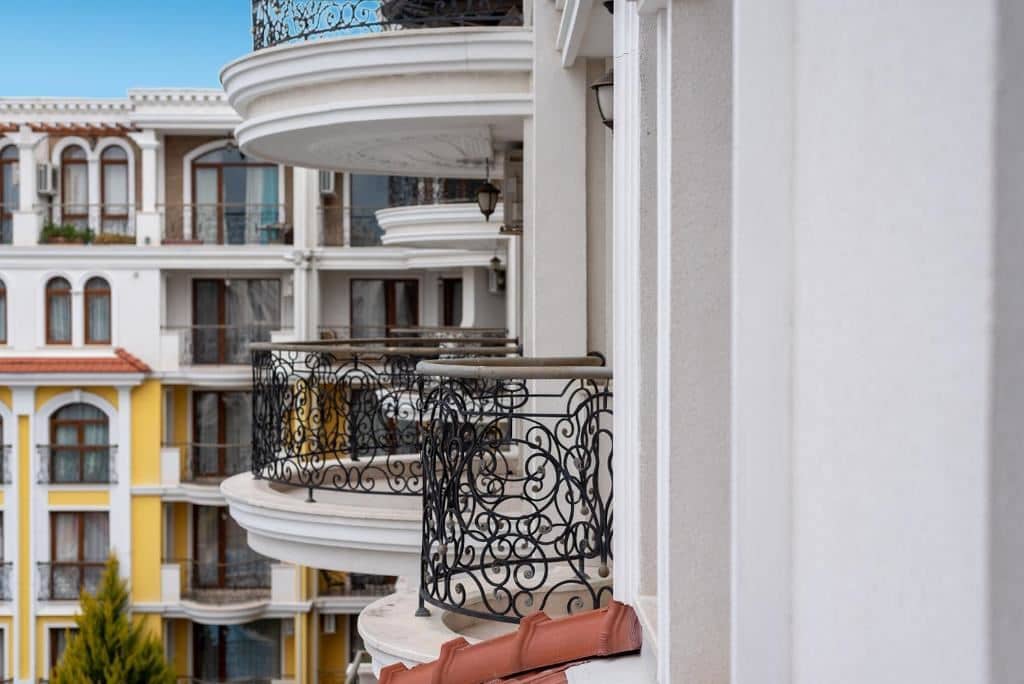 rooms-2-bedroom-standard-apartment-balcony
