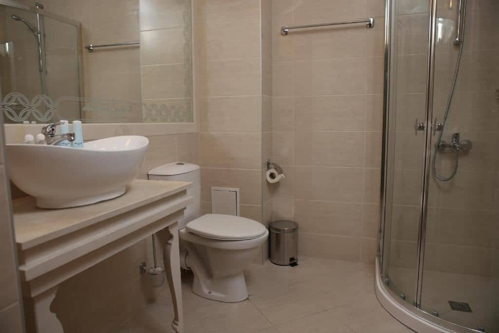 rooms-2-bedroom-deluxe-apartment-balcony