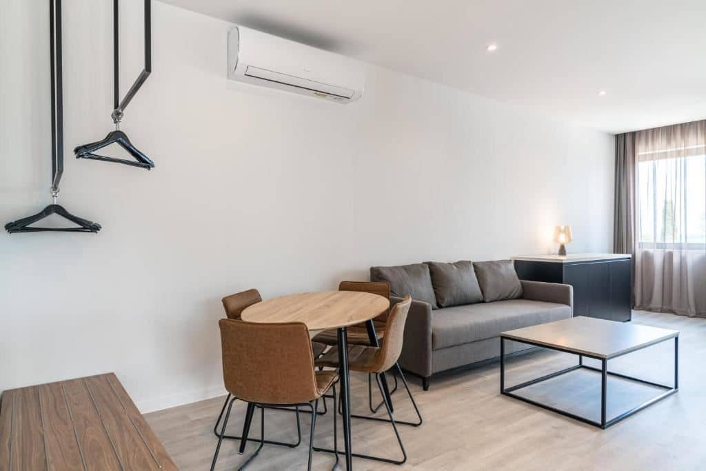 rooms-standard-apartment-balcony