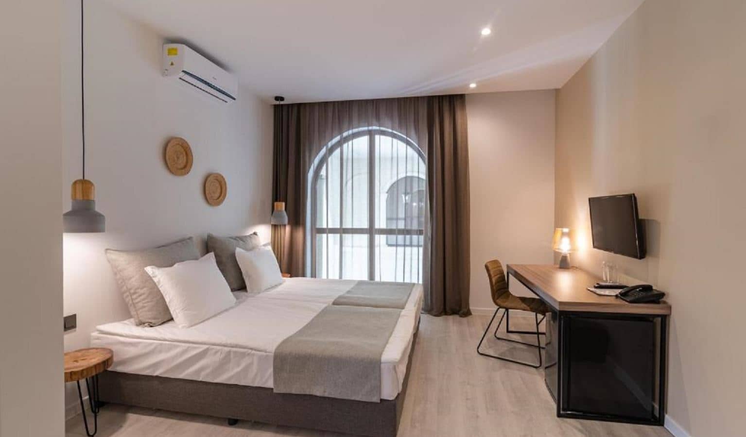 rooms-2-bedroom-standard-apartment-balcony