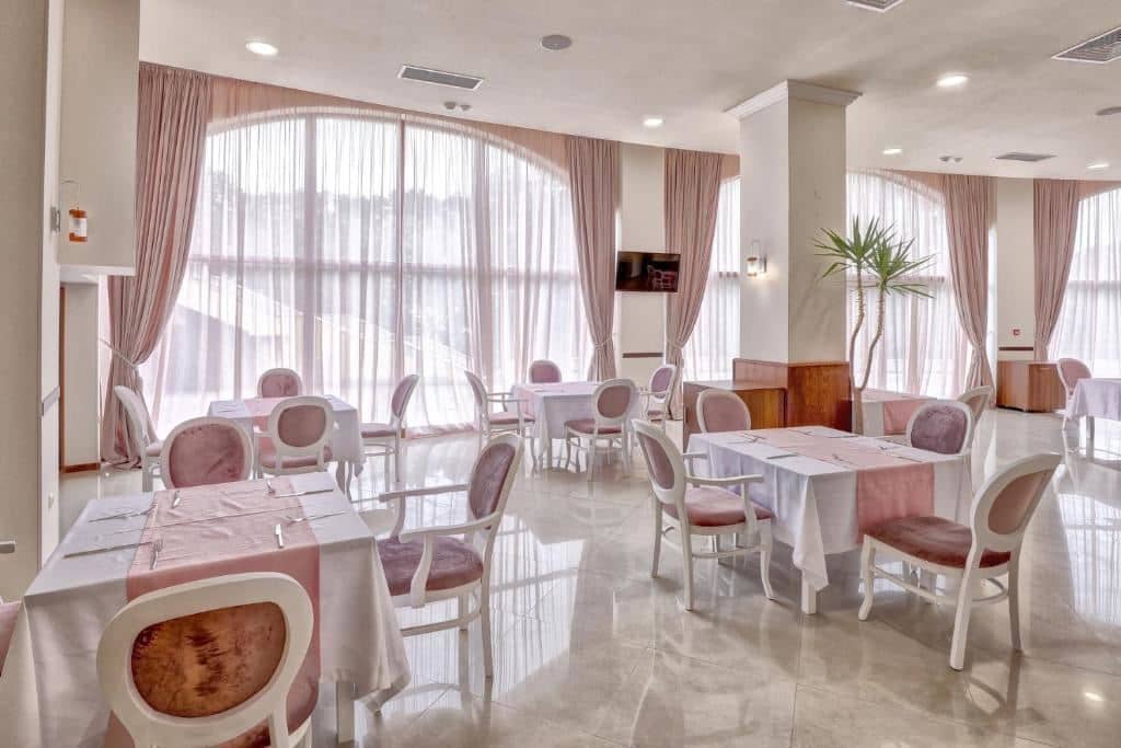 restaurants-restaurants