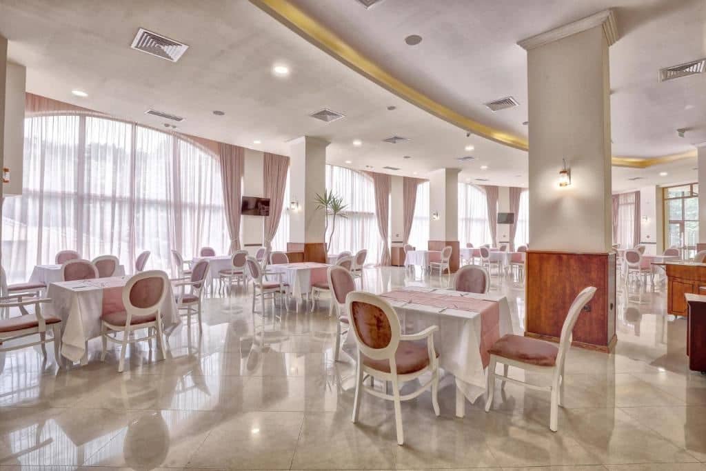 restaurants-restaurants