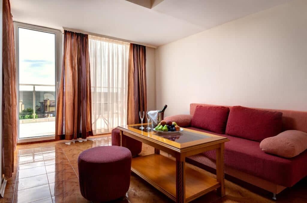 rooms-standard-apartment-balcony