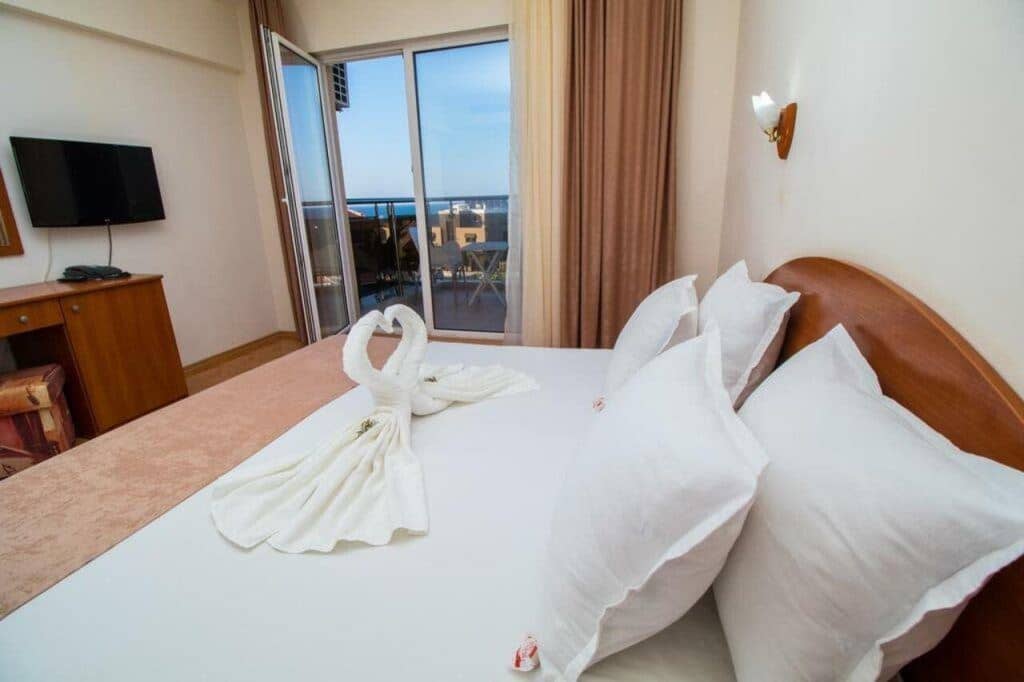 rooms-single-wchild-standard-room