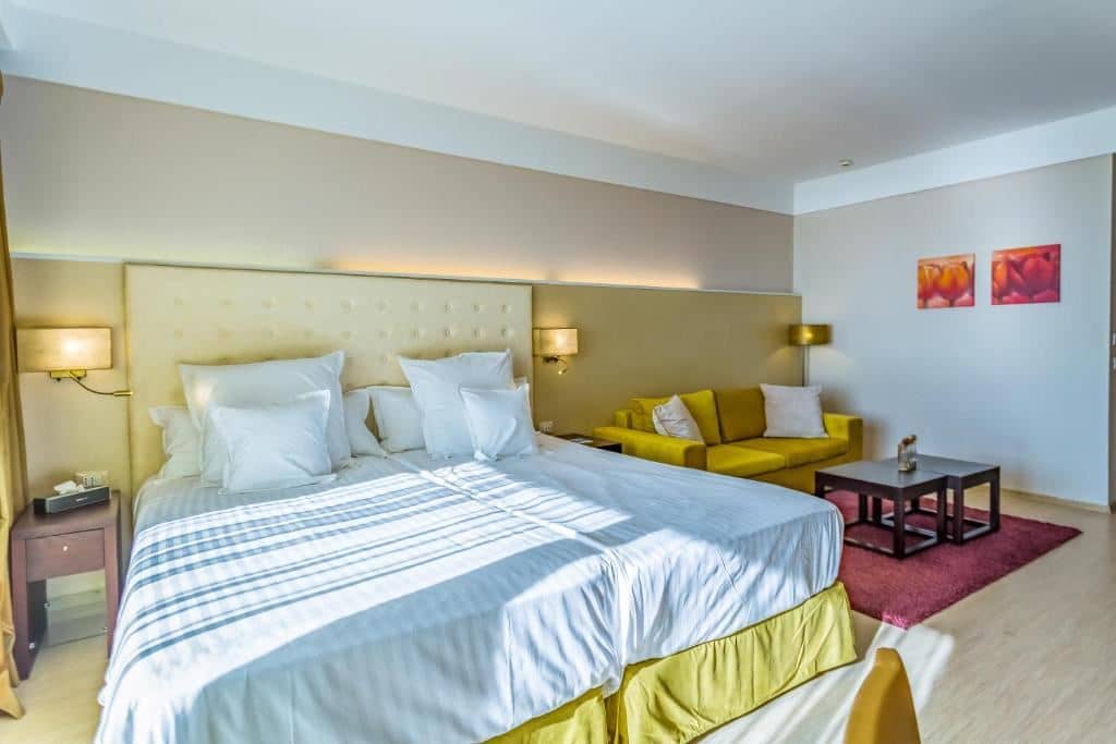 rooms-singleuse-deluxe-room-balcony