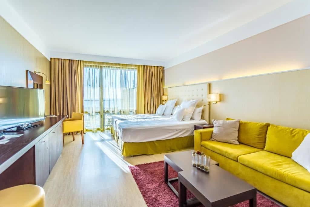 rooms-singleuse-deluxe-room-balcony