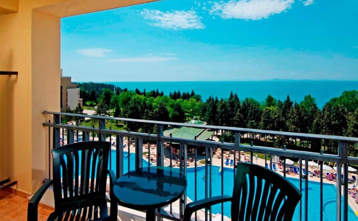 rooms-family-room-sea-view