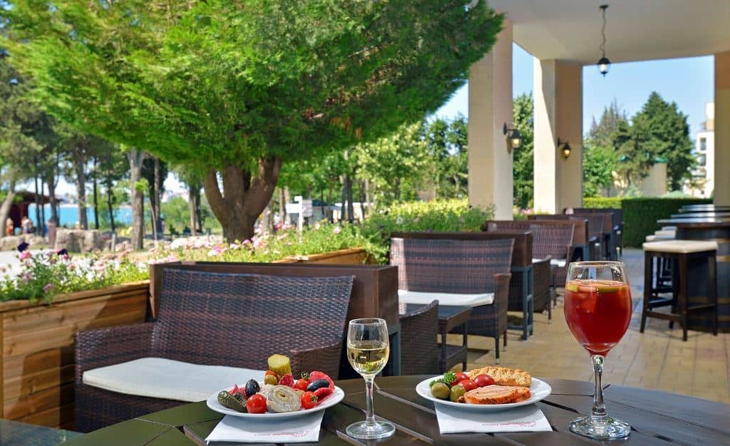 bars-taperia-malecon-from-beg-june-until-end-sept