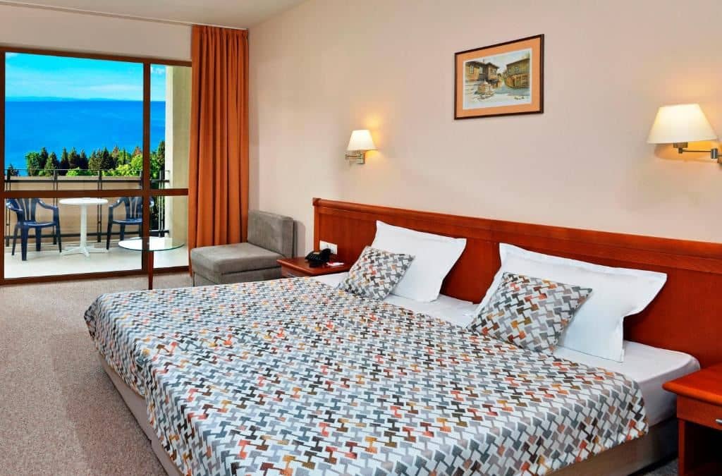 rooms-family-room