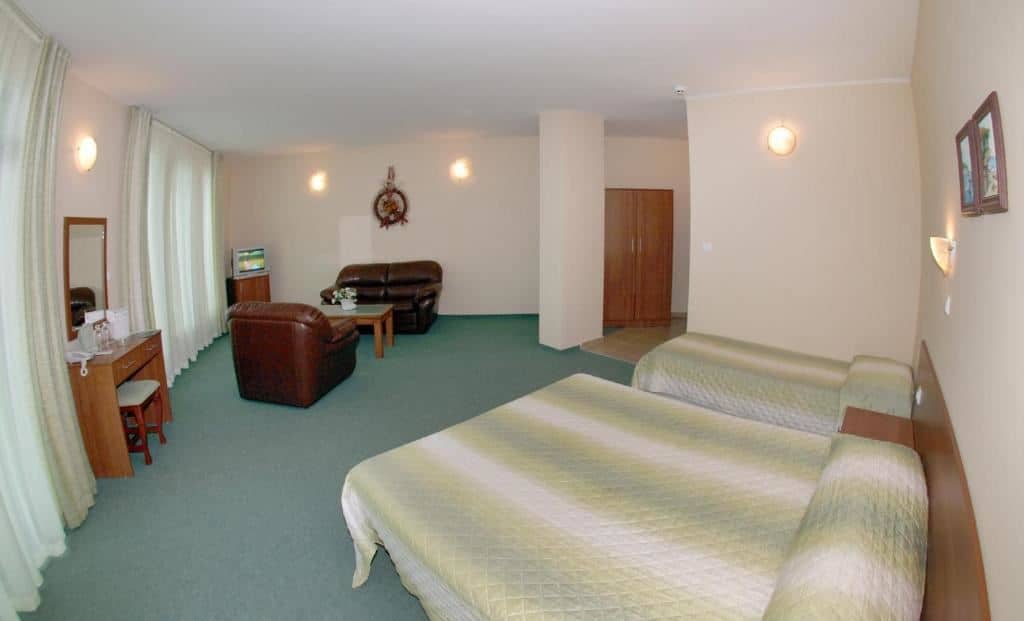 rooms-triple-standard-room