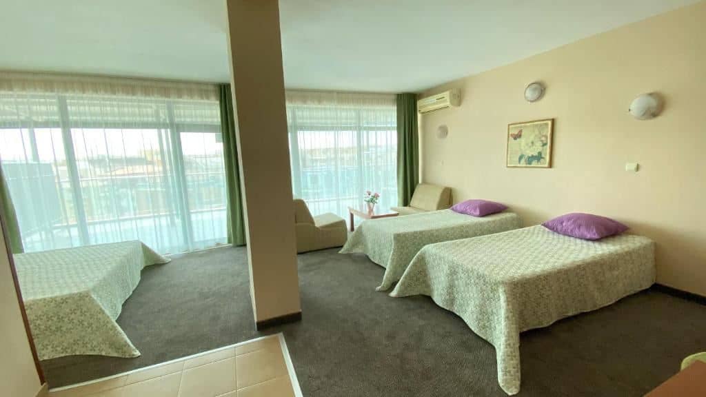 rooms-standard-family-room
