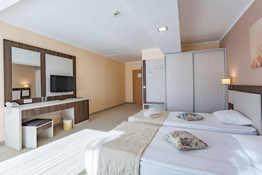 rooms-doubletwin-pool-view-single-use