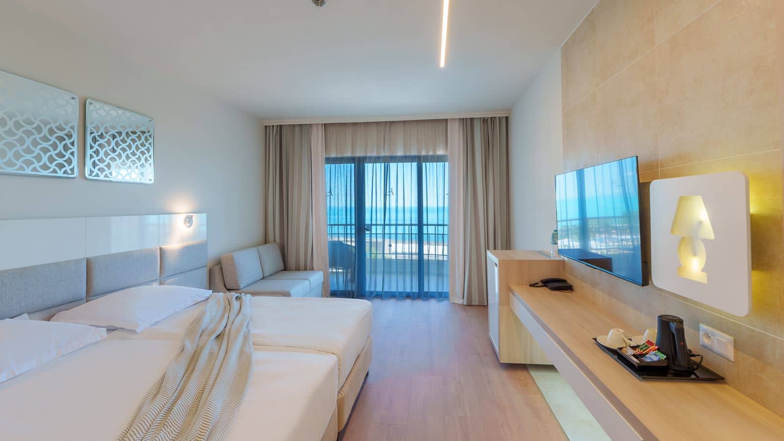 rooms-twin-deluxe-room-sea-view-balcony