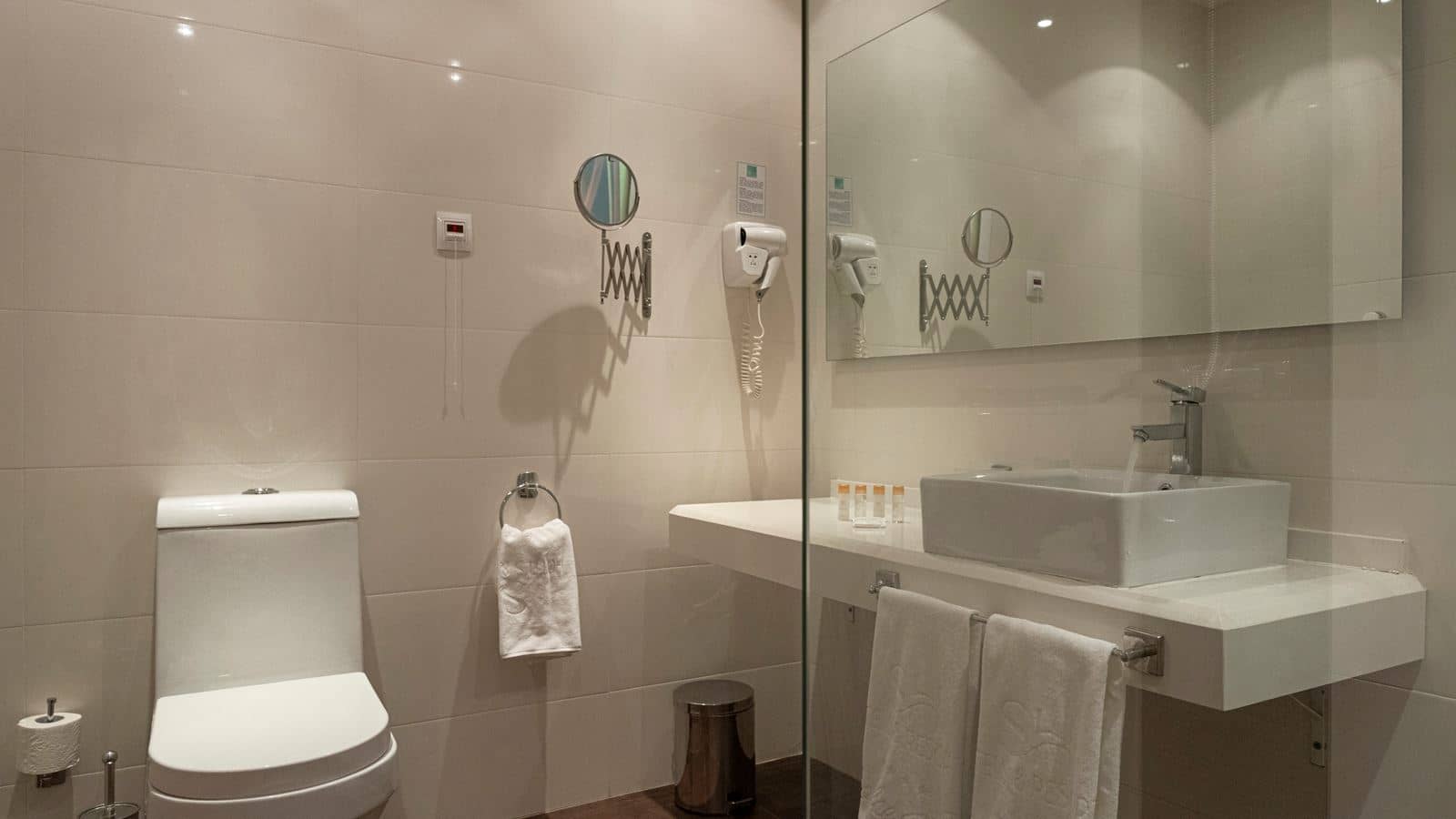 rooms-standard-room-gardenview-balcony