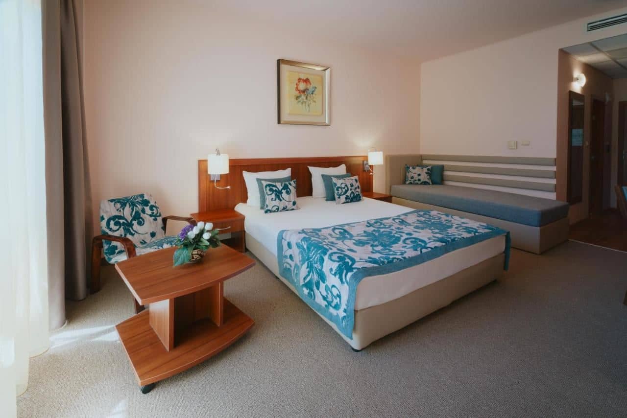 rooms-twin-standard-room-balcony