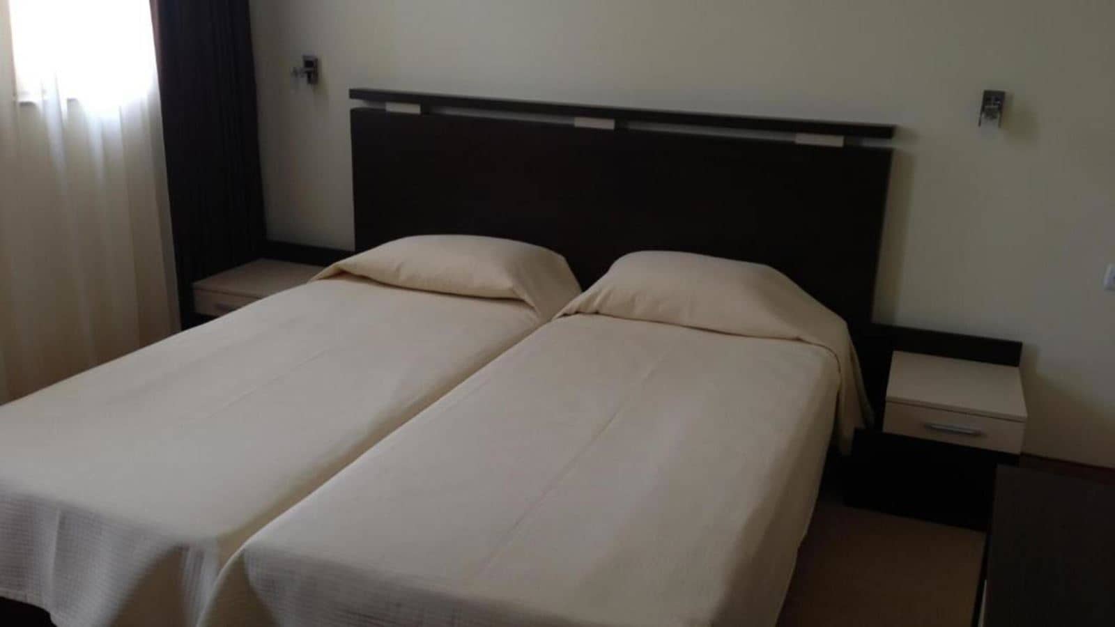 rooms-single-wchild-standard-room-seaview-balcony