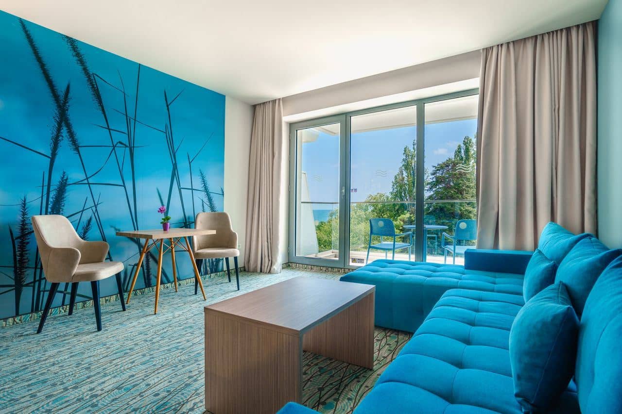 rooms-superior-room-lateral-sea-view-balcony-or-terrace