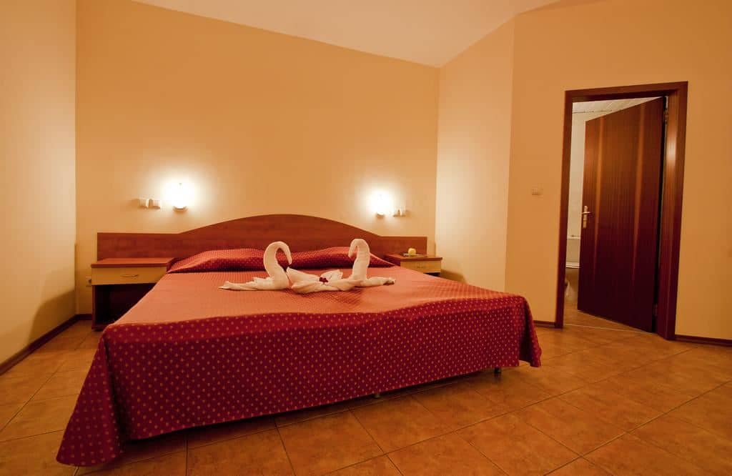 rooms-double-standard-apartment-balcony-or-terrace