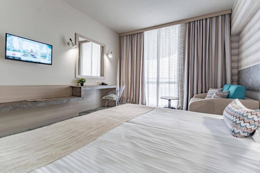 rooms-deluxe-room-balcony-or-terrace