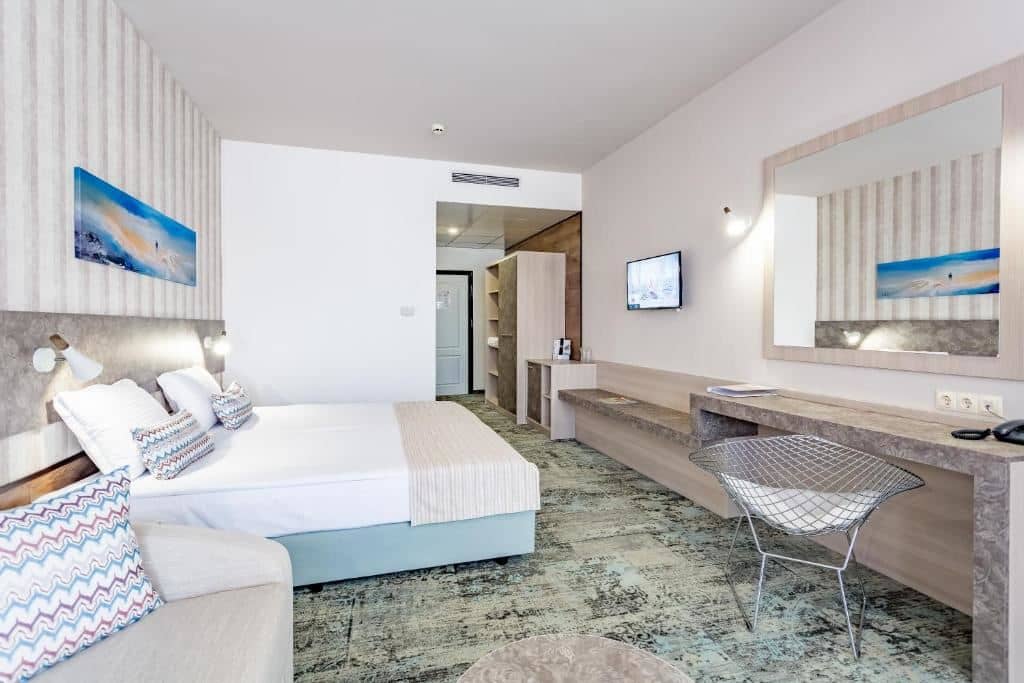 rooms-standard-juniorsuite-lateralseaview-balcony-or-terrace