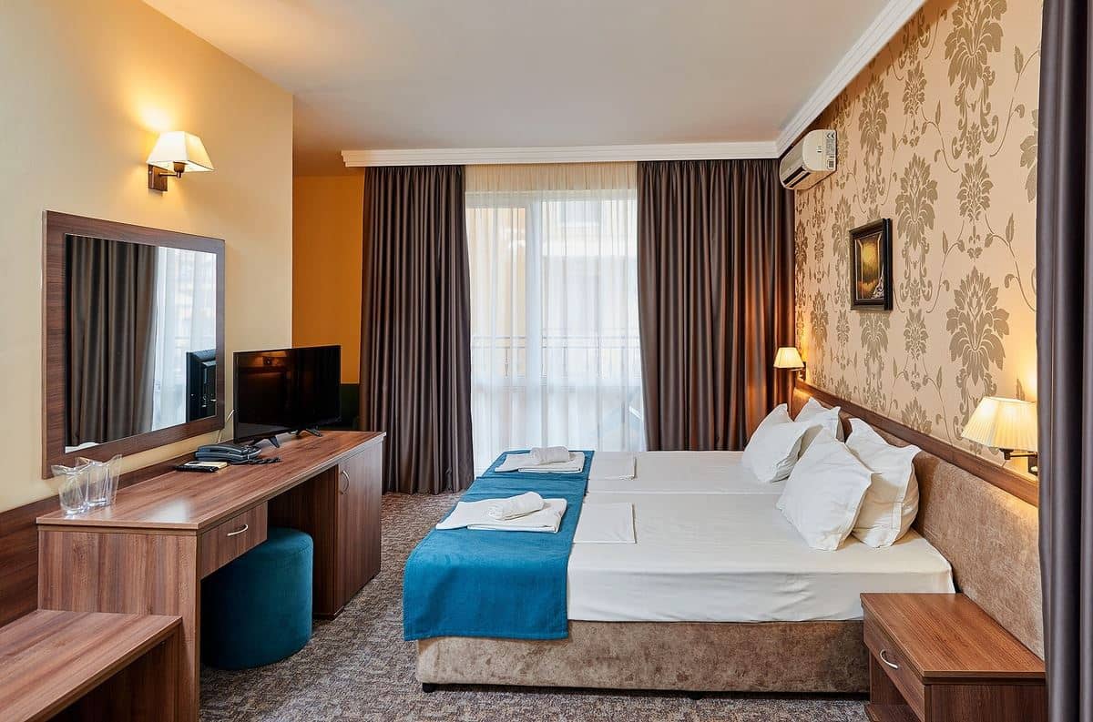 rooms-standard-studio-balcony-or-terrace