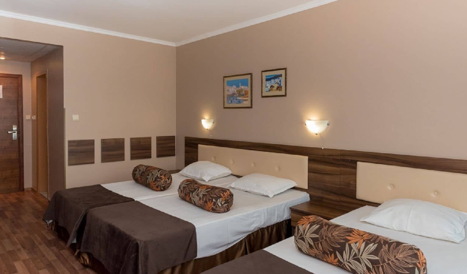 rooms-triple-standard-room-balcony