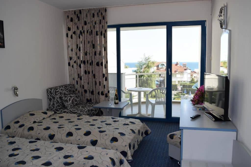 rooms-twin-standard-room-poolview-balcony-or-terrace