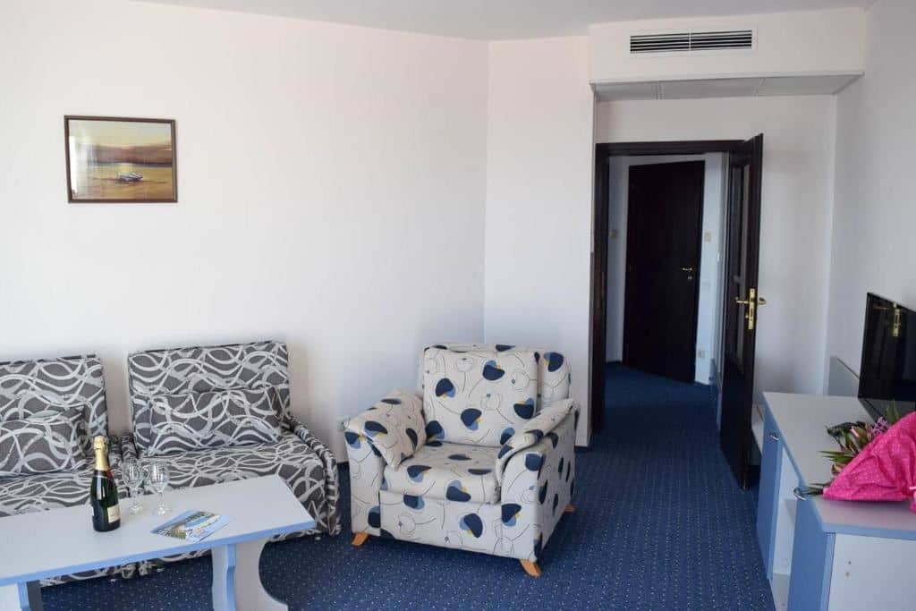 rooms-standard-apartment-balcony