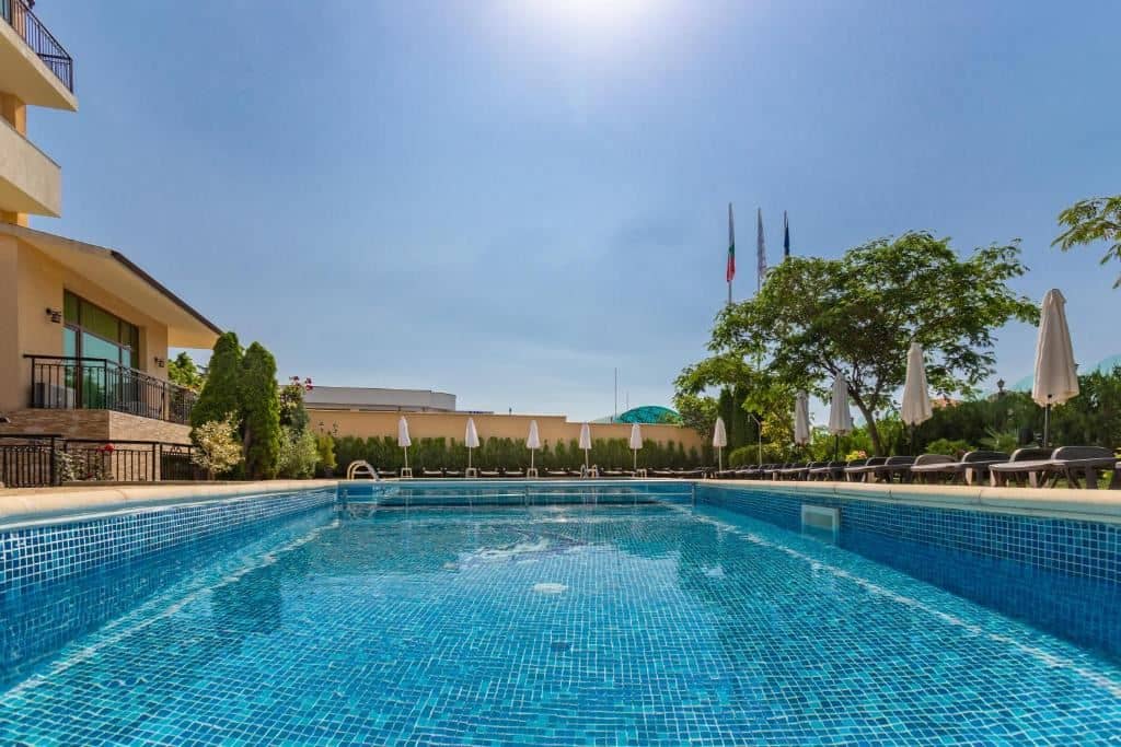 pools-outdoor-pool