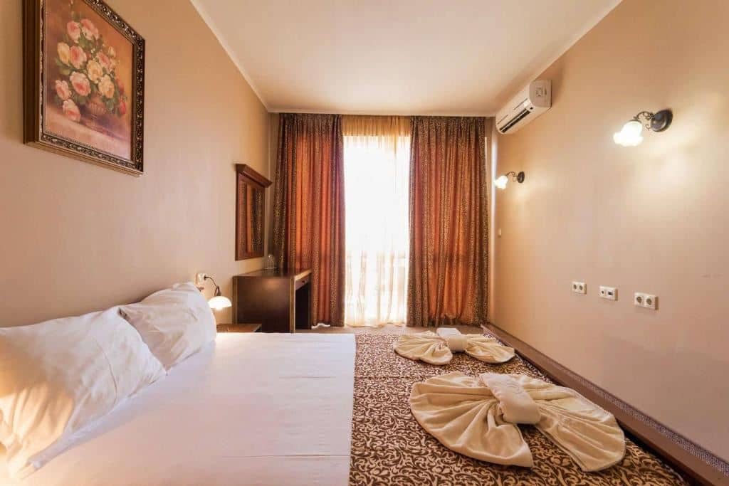 rooms-single-wchild-standard-room-city-view-balcony-or-terrace