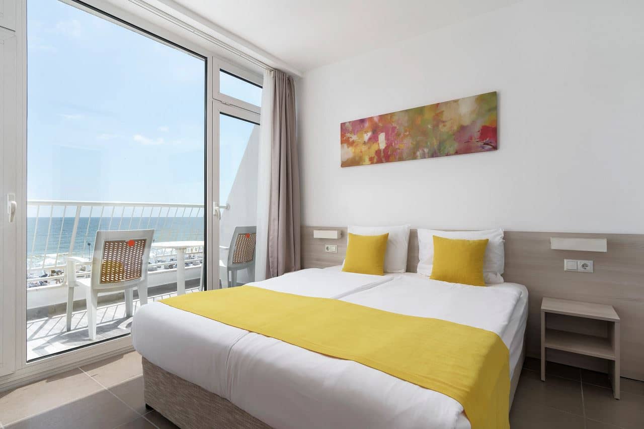 rooms-family-room