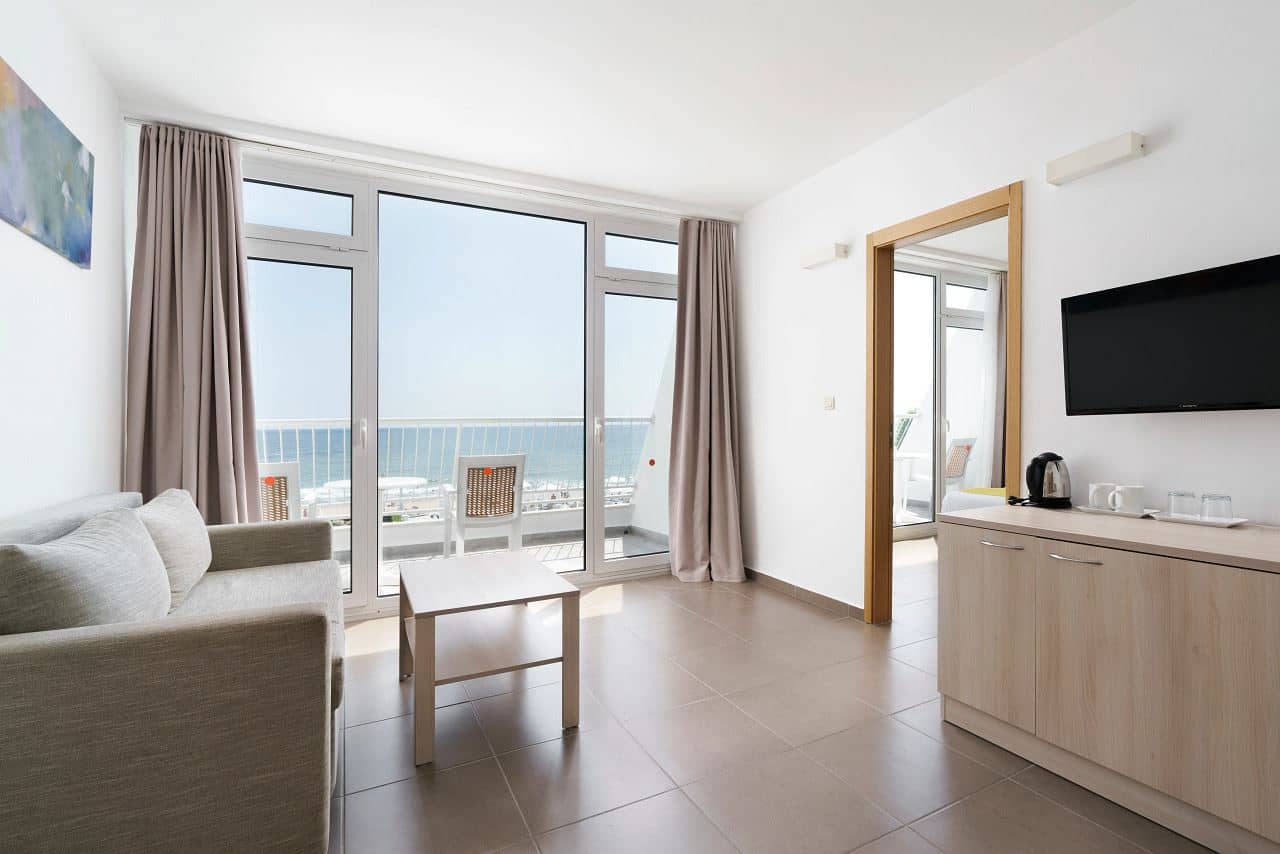 rooms-family-room