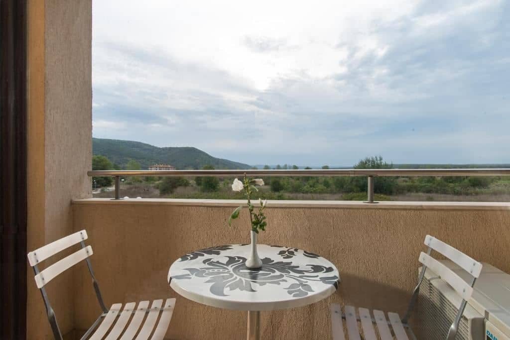 rooms-standard-apartment-mountainview-balcony-or-terrace