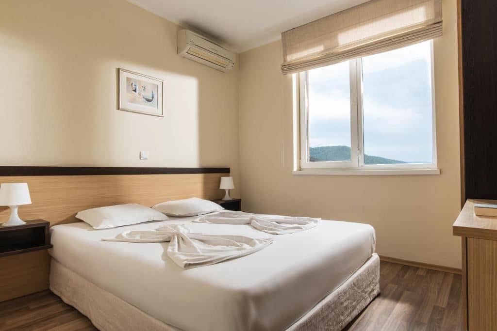 rooms-standard-apartment-mountainview-balcony-or-terrace