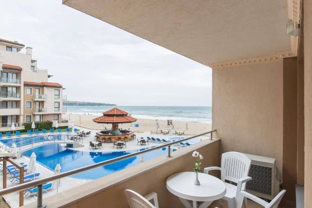 rooms-standard-apartment-poolview-balcony-or-terrace