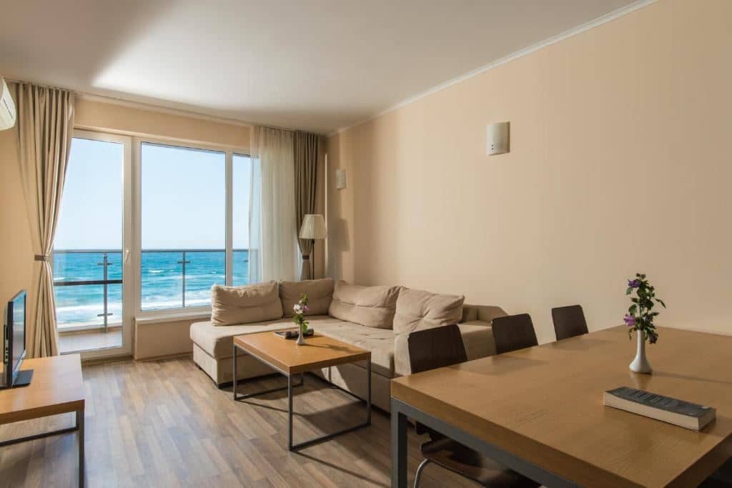 rooms-2-bedroom-standard-apartment-seafront