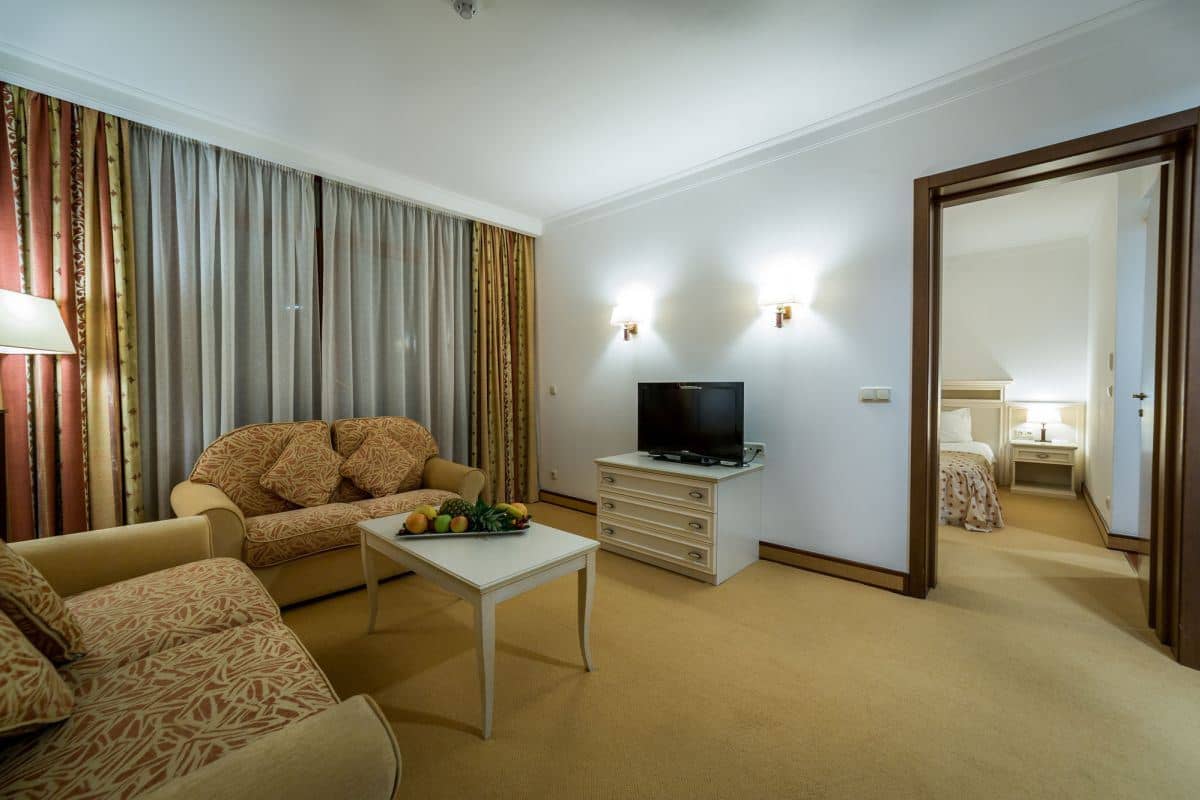 rooms-standard-suite-balcony