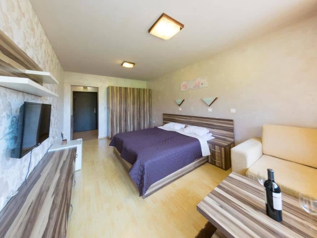 rooms-double-standard-apartment-balcony