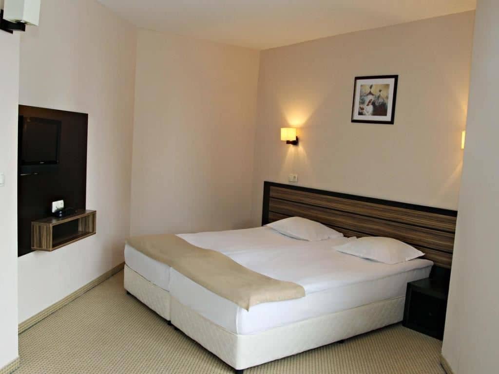 rooms-2-bedroom-standard-apartment-balcony