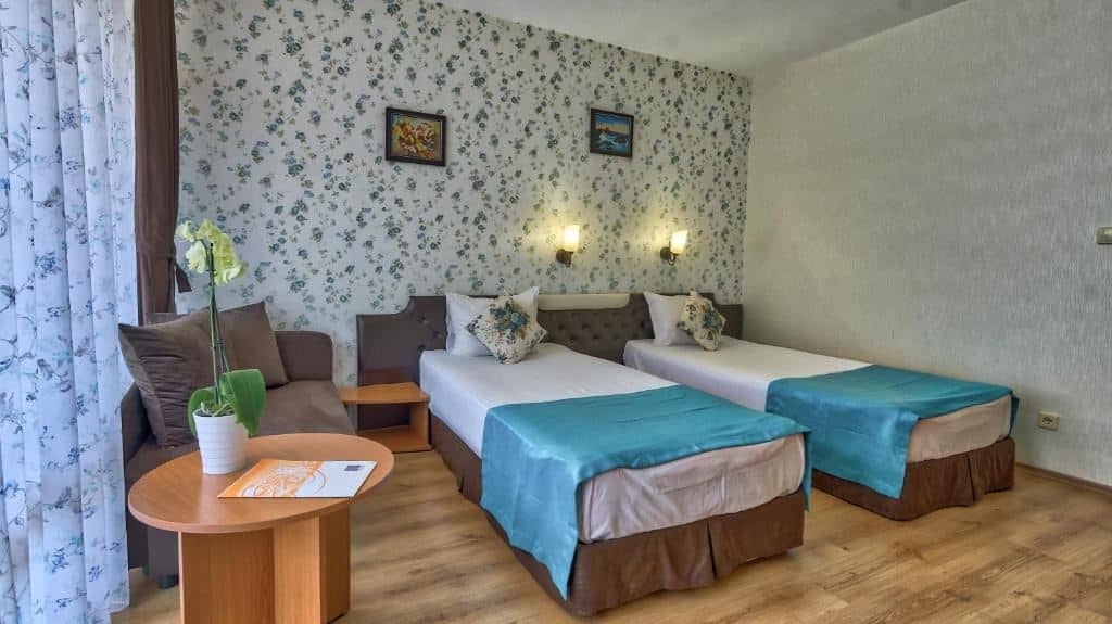 rooms-standard-room-balcony-or-terrace-economy