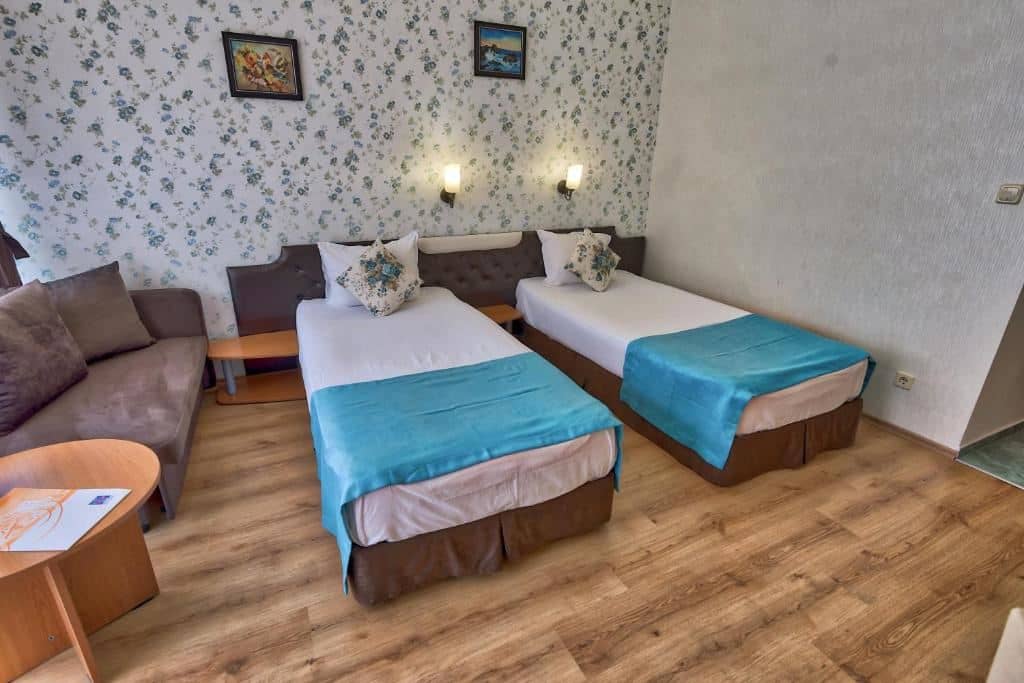 rooms-twin-standard-room-balcony-or-terrace