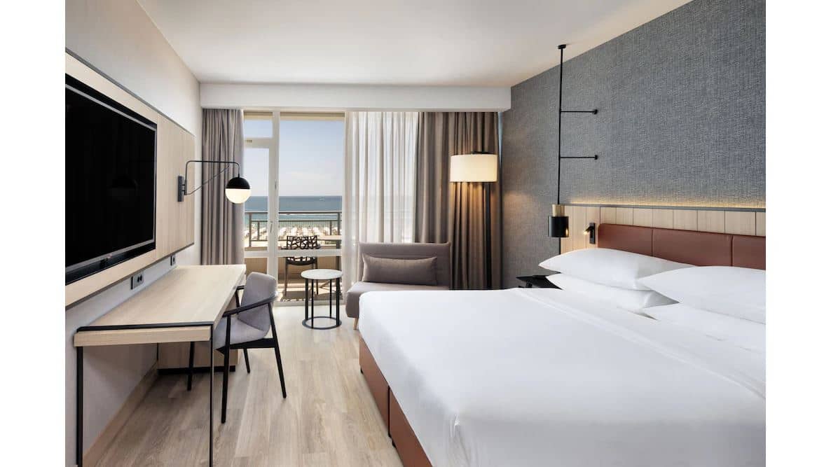 rooms-singleuse-deluxe-room-seaview-balcony