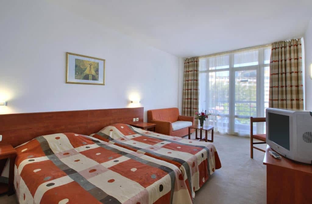 rooms-standard-familyroom