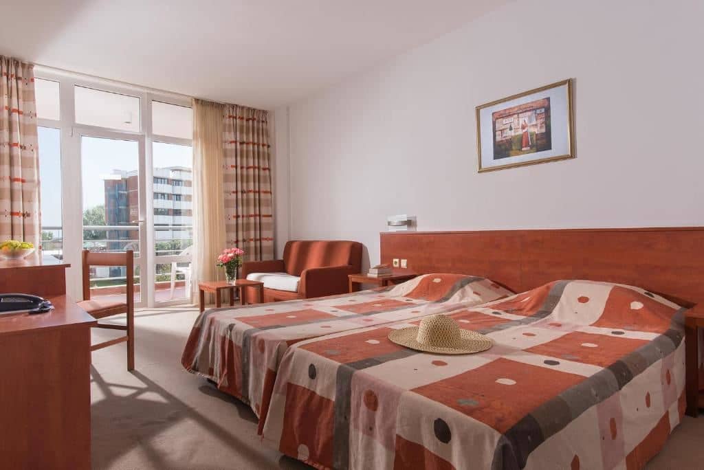 rooms-standard-familyroom
