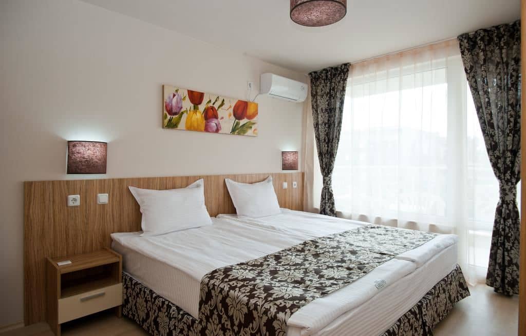 rooms-single-wchild-standard-room-balcony