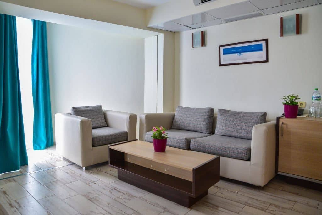 rooms-large-standard-room