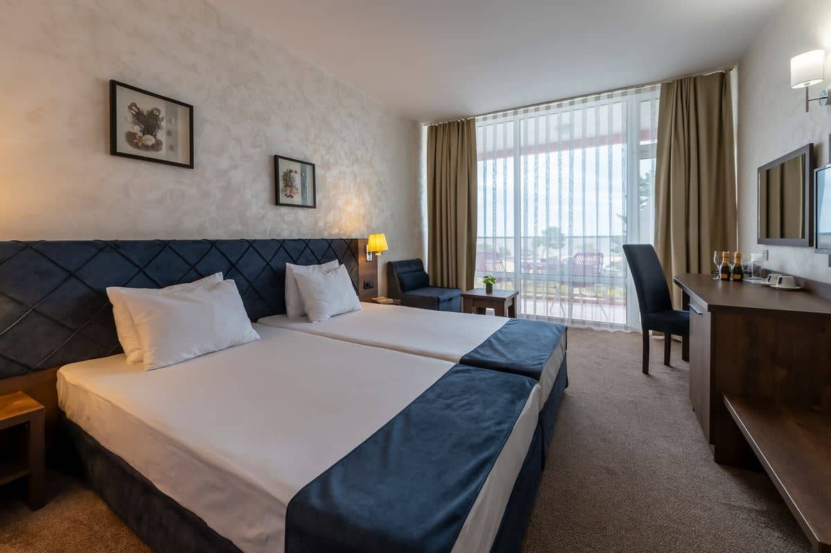 rooms-twin-standard-room-balcony